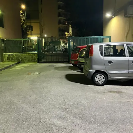 Rosemary S House Vomero, Metro&parking 아파트